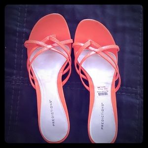 Low-level heel/ sandal